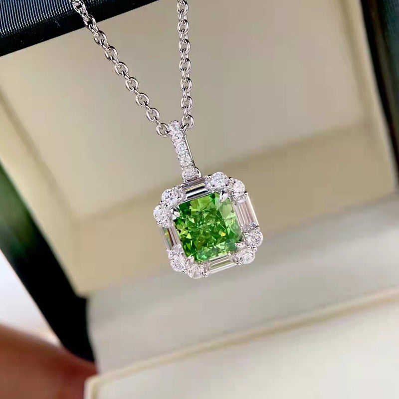Premium green diamond necklace for women, 925 sterling silver square diamond gemstone collarbone chain with artificial colored gemstones, luxurious and elegant evening style