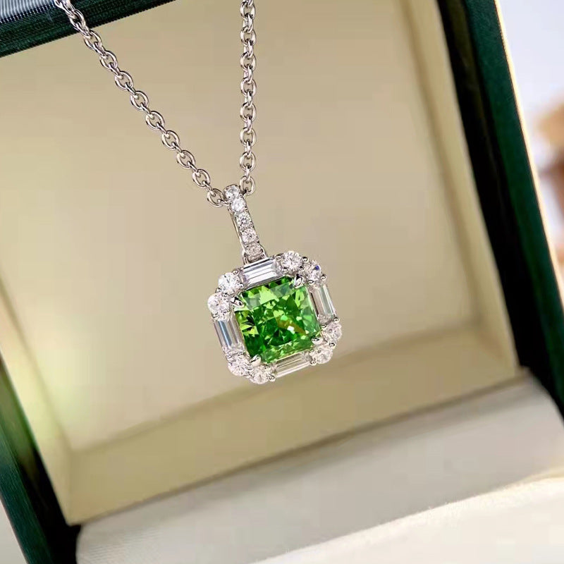 Premium green diamond necklace for women, 925 sterling silver square diamond gemstone collarbone chain with artificial colored gemstones, luxurious and elegant evening style