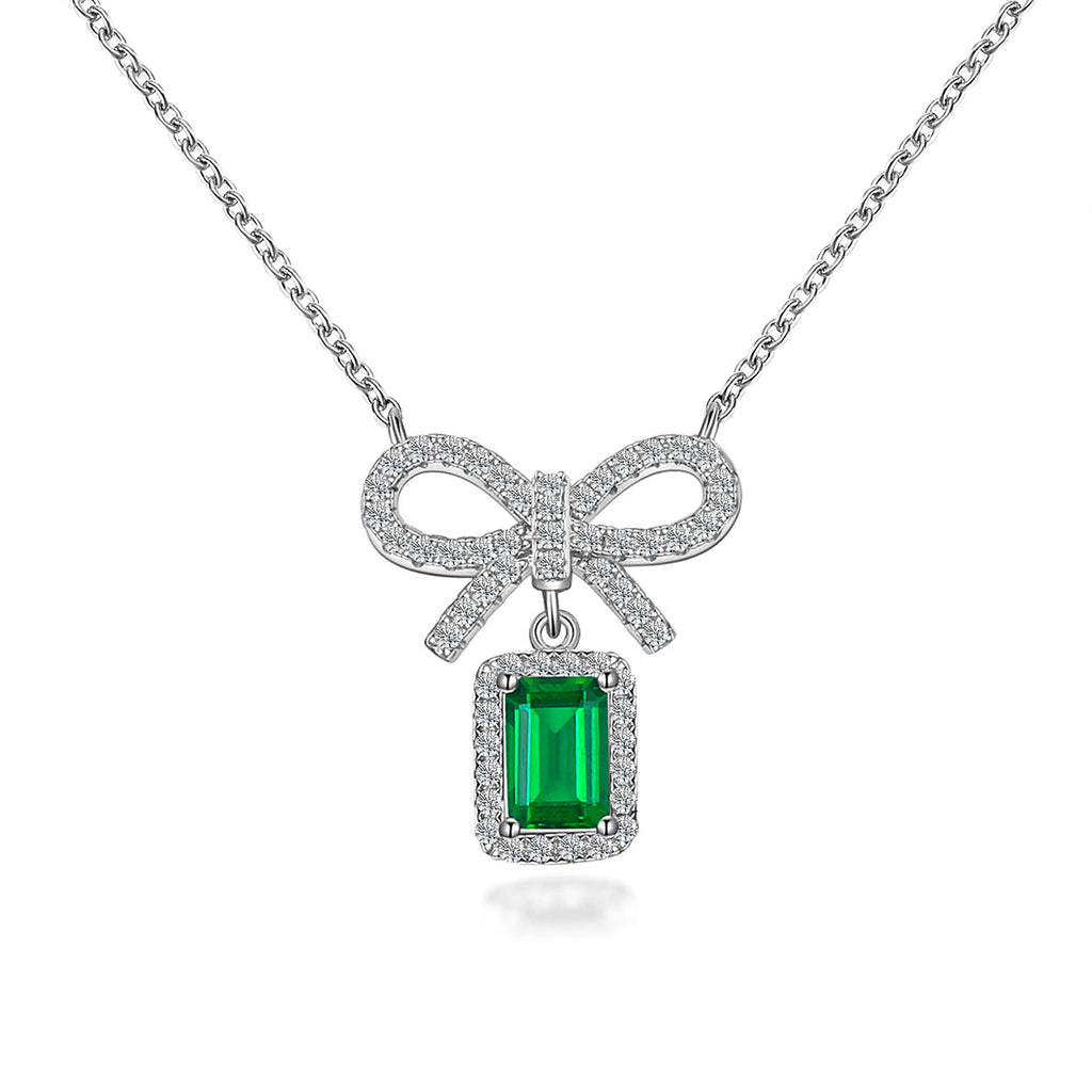 Valentine's Day gift for girlfriend: heart-shaped cultivated emerald pendant necklace, silver-plated 18k gold collarbone chain