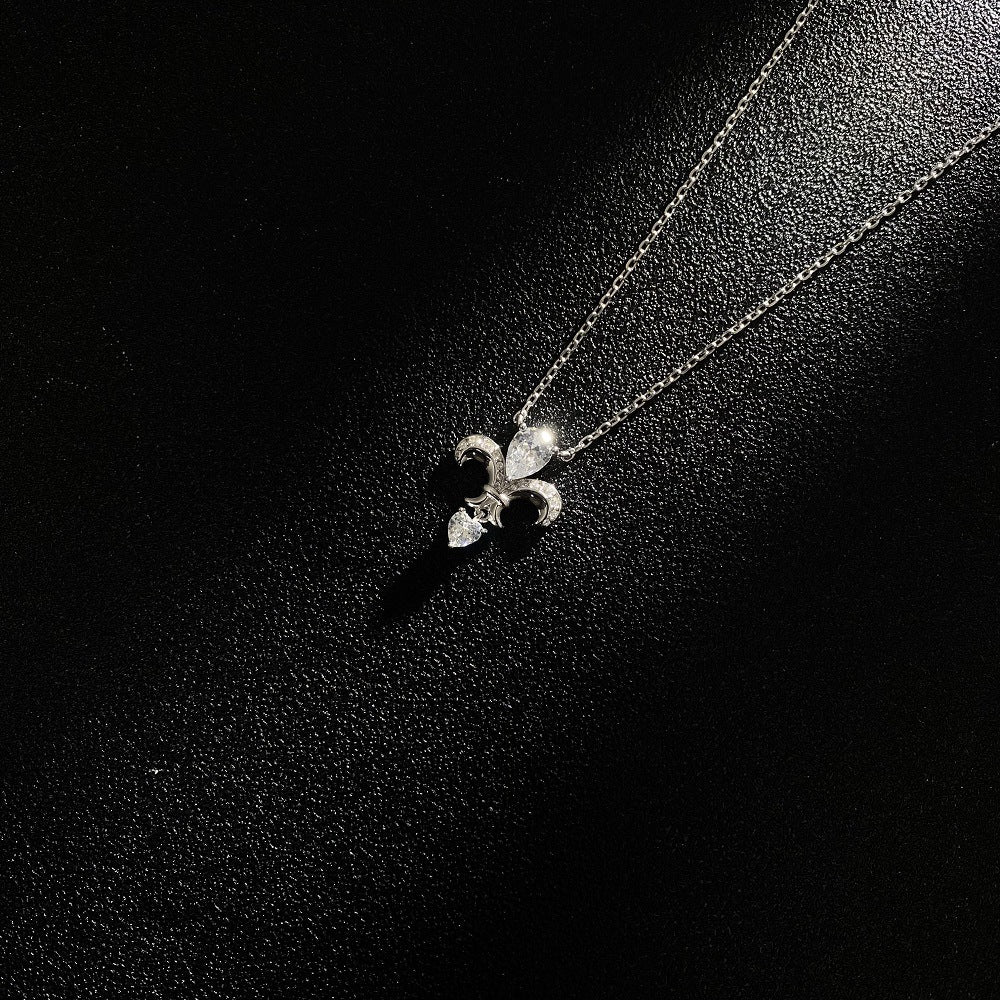 Elegant Fleur-de-Lis Crystal Pendant Necklace – Gold & Silver Tone Jewelry for Women