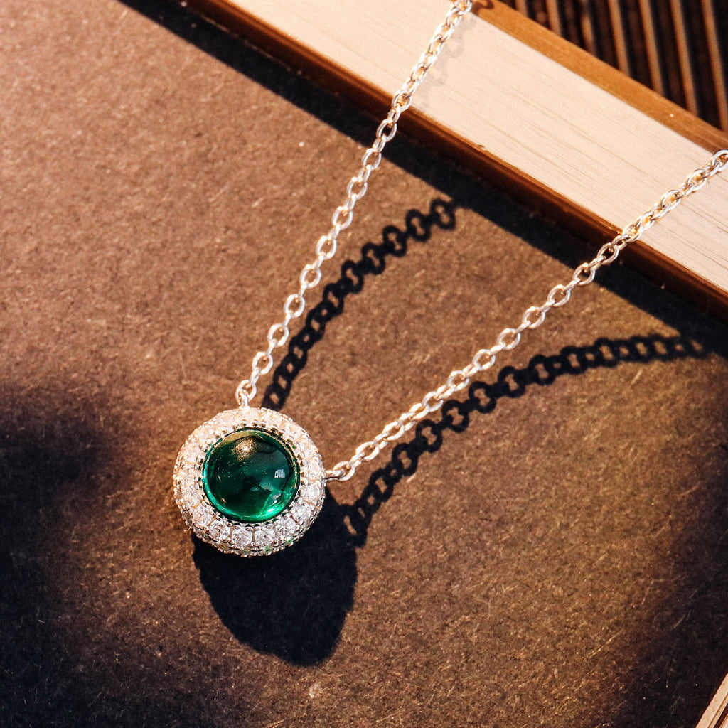 Valentine's Day gift for girlfriend: heart-shaped cultivated emerald pendant necklace, silver-plated 18k gold collarbone chain