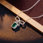 Valentine's Day gift for girlfriend: heart-shaped cultivated emerald pendant necklace, silver-plated 18k gold collarbone chain