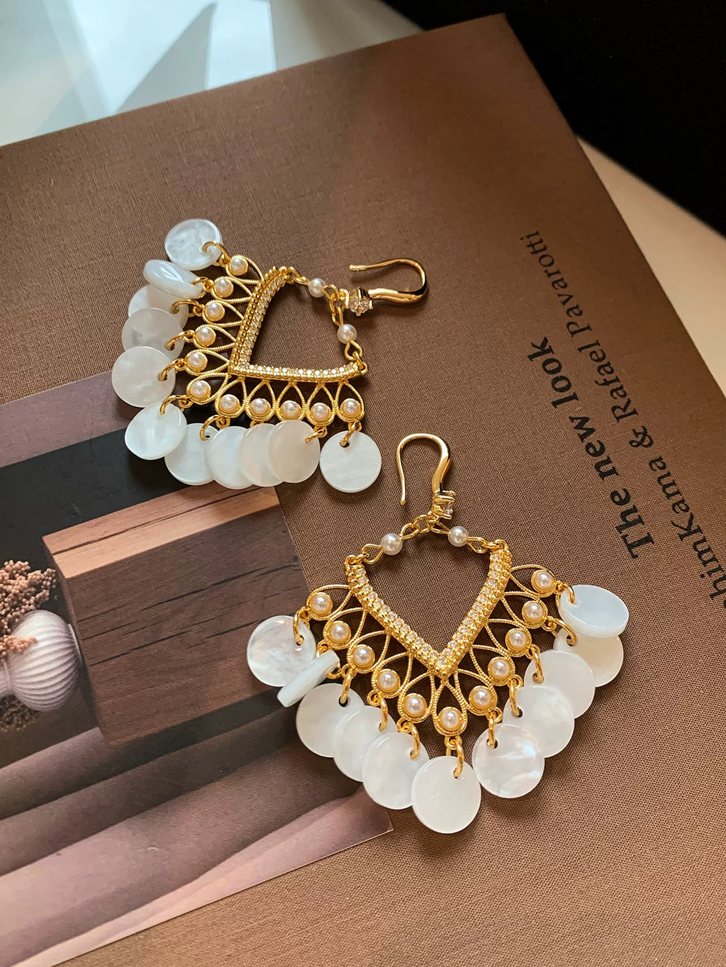Seaside vacation bohemian-style shell pearl tassel earrings for women, exaggerated large earrings, light luxury high-end studs