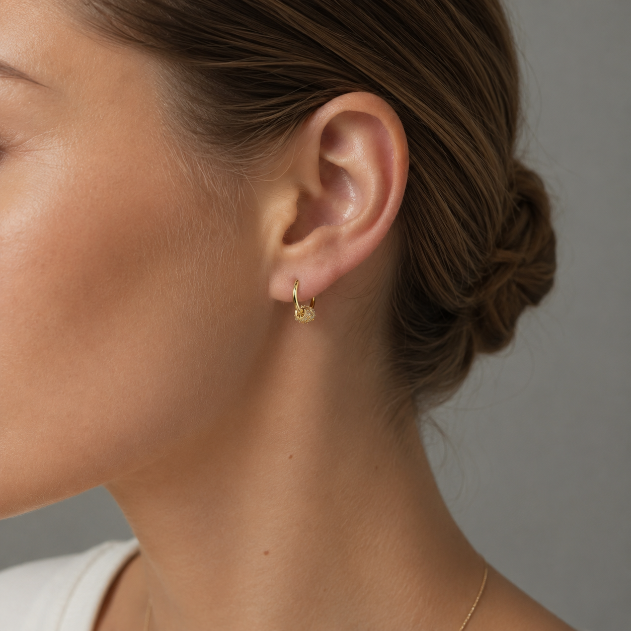 Elegant Gold Hoop Earrings with Sparkling Crystal Accent – 925 Sterling Silver Plated in Gold