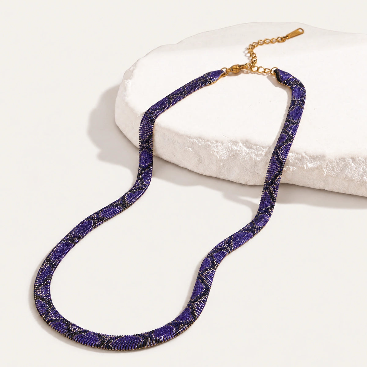 Snake Charm Collar Necklace – Unisex Statement Snake Pattern Jewelry