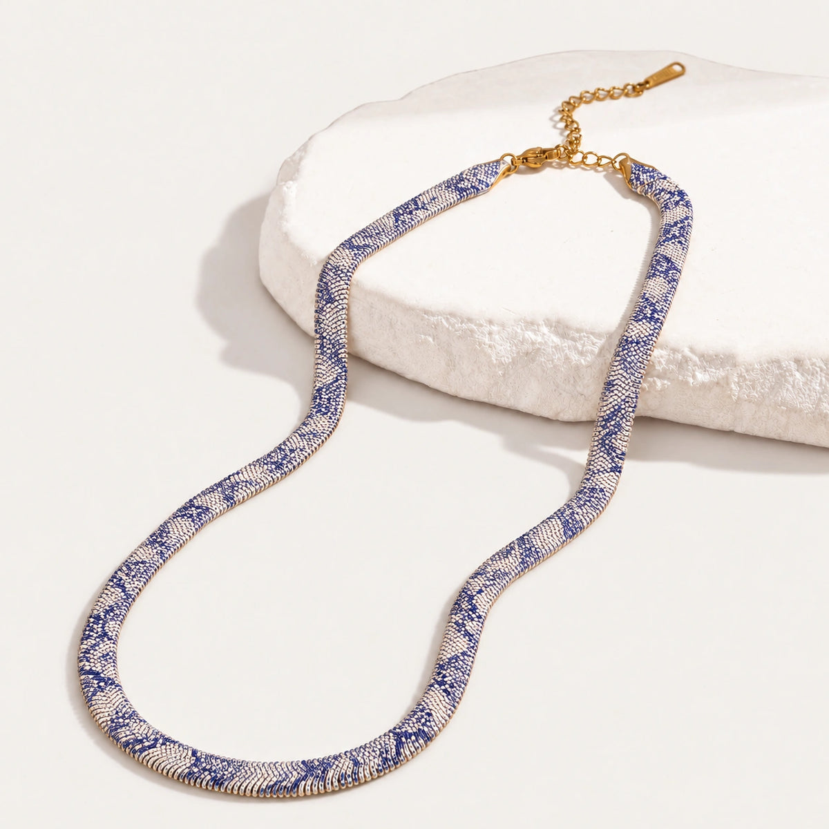 Snake Charm Collar Necklace – Unisex Statement Snake Pattern Jewelry