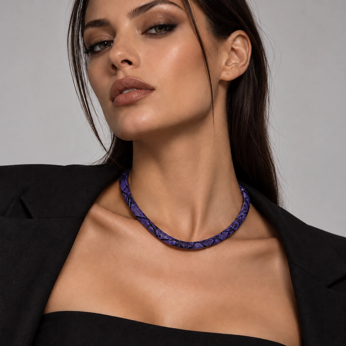 Snake Charm Collar Necklace – Unisex Statement Snake Pattern Jewelry